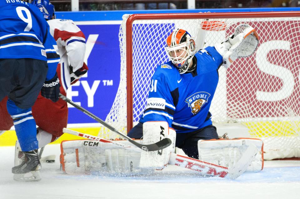 Finland's goalie Juuse Saros blocks the goal mouth during the World Junior Hockey Championships quarter final between Finland and Czech Republic at the Malmo Arena in Malmo, Sweden on Thursday, Jan. 2, 2014. (AP photo / TT News Agency / Ludvig Thunman) ** SWEDEN OUT **