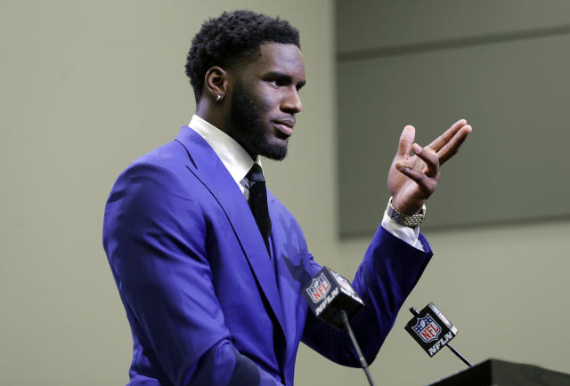 Washington Redskin cornerback Darryl Green (28) gives a thumbs-up