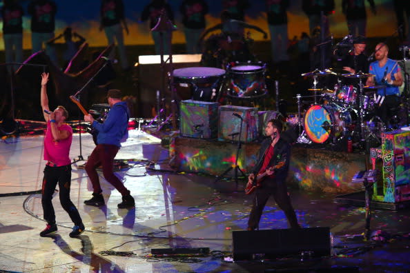LONDON, ENGLAND - SEPTEMBER 09: (L-R) Chris Martin, Will Champion, Jonny Buckland and Guy Berryman of Coldplay perform during the closing ceremony on day 11 of the London 2012 Paralympic Games at Olympic Stadium on September 9, 2012 in London, England. (Photo by Dean Mouhtaropoulos/Getty Images)