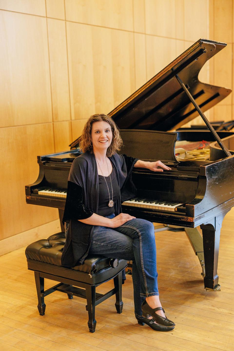 Rebecca Abbott, "The Singing Organist" will perform Sunday at Northwest Christian Church in Upper Arlington.