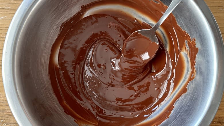 Melted chocolate in bowl
