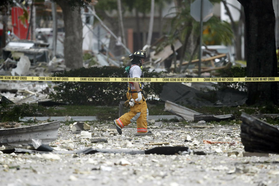 該起爆炸威力驚人！連住在數英里外的居民都能聽見爆炸巨響，建築物殘骸噴飛近百米外的街道。（圖片來源：AP）