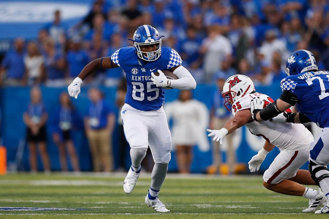 Kentucky tight end Jordan Dingle (85) has eight catches for 91 yards and a touchdown this season.