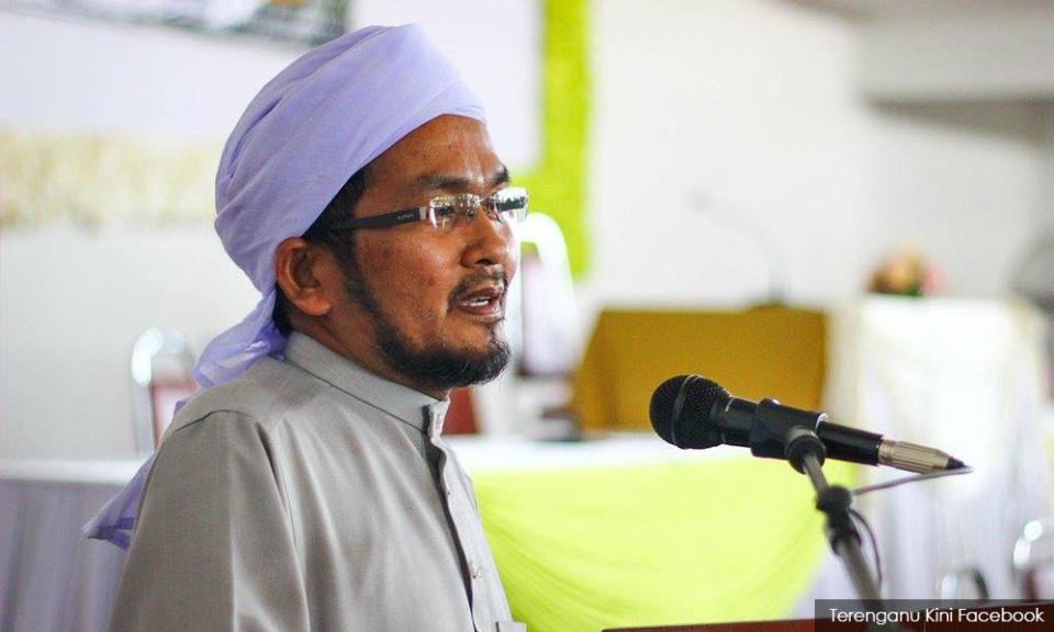 PAS ulama leader Mokhtar Senik