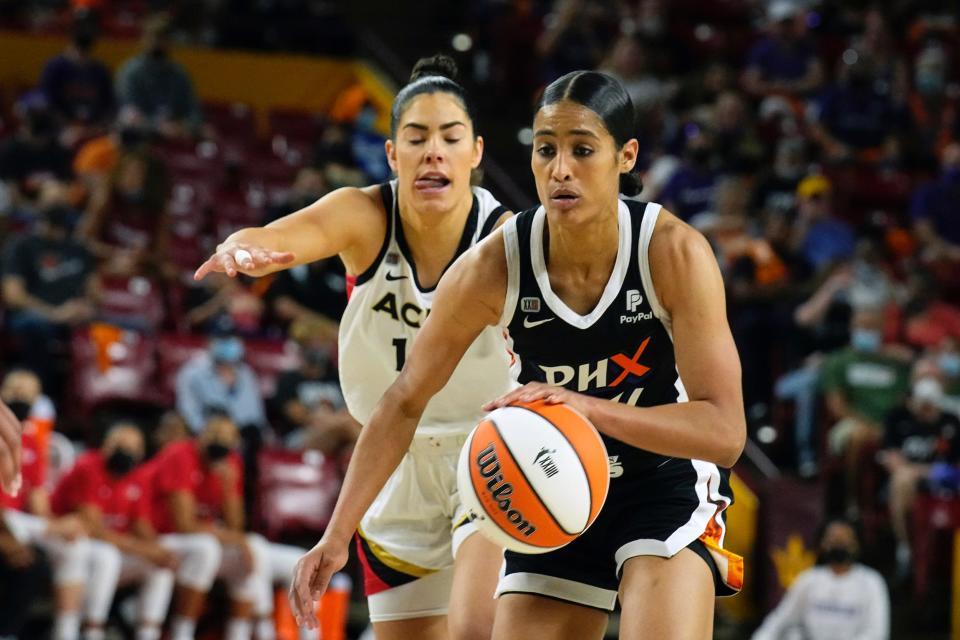 Skylar Diggins-Smith (right) dribbles past Las Vegas Aces star Kelsey Plum.