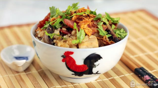 Claypot Fragrant Yam rice with Chicken served in tradtional chinese bowl