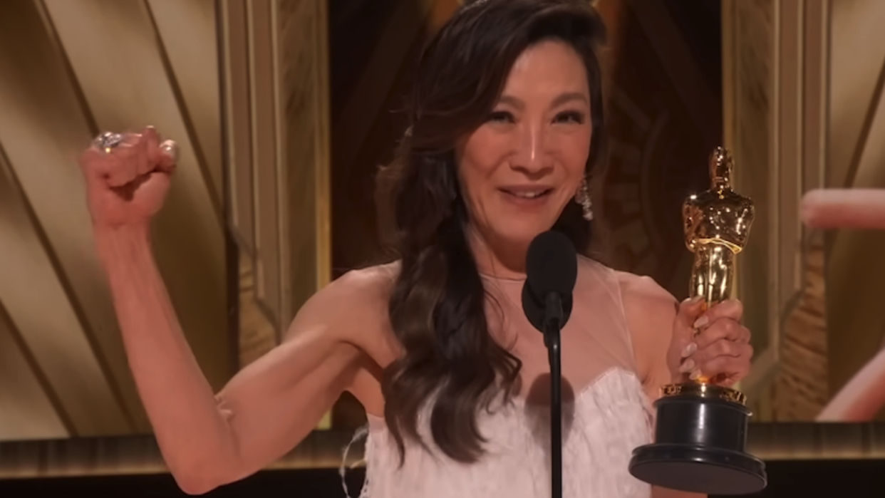  Michelle Yeoh accepting her Best Actress Oscar 2023. 