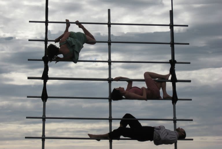 Arc, al aire libre, de la compañía de Charlotte Mooney