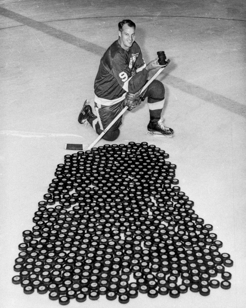 Gordie Howe poses in 1963 with 540 pucks on the ice and five in his hand, signifying the number he needed to break the all-time scoring record of Maurice “The Rocket” Richard. Photo courtesy of The Detroit Red Wings. Roy Bash, photographer