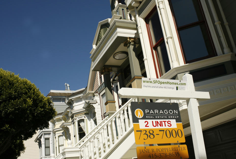 A pair of housing units are shown for sale in San Francisco, California, August 24, 2010.  Sales of previously owned U.S. homes took a record plunge in July to their slowest pace in 15 years as the wind went out of the housing sector's sails and underlined a struggling economy. REUTERS/Robert Galbraith  (UNITED STATES - Tags: BUSINESS)