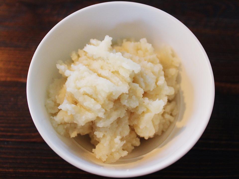 bells mashed potatoes in a white bowl