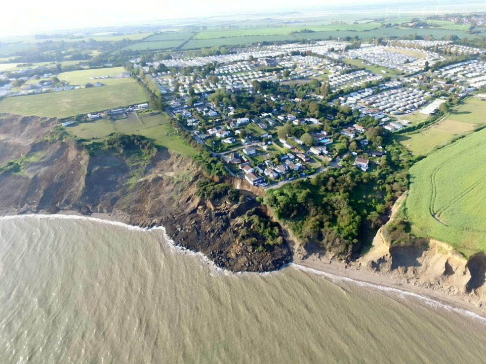  Shocking new photos show a house teetering on the edge of a cliff, after a dramatic collapse forced the evacuation of 20 houses in Eastchurch, Kent. May 31 2020. See SWNS story SWNNcliff. Shocking new photos show a house teetering on the edge of a cliff, after a dramatic collapse forced the evacuation of 20 houses. Drone footage shows a home - in Eastchurch, Kent - hanging off the edge off the cliff, with cars also tumbling down the slope. Up to three metres of land in front of the property fell away on Friday night after years of erosion. While all but two of the households were able to return home yesterday, several were left without electricity as a result of the incident - and one is at serious risk of collapsing into the sea.