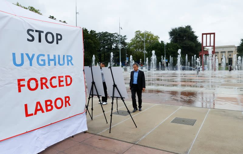 Uyghur photo exhibit in Geneva