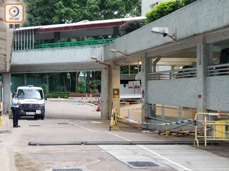 警員圍封一處停車場調查。(梁國雄攝)
