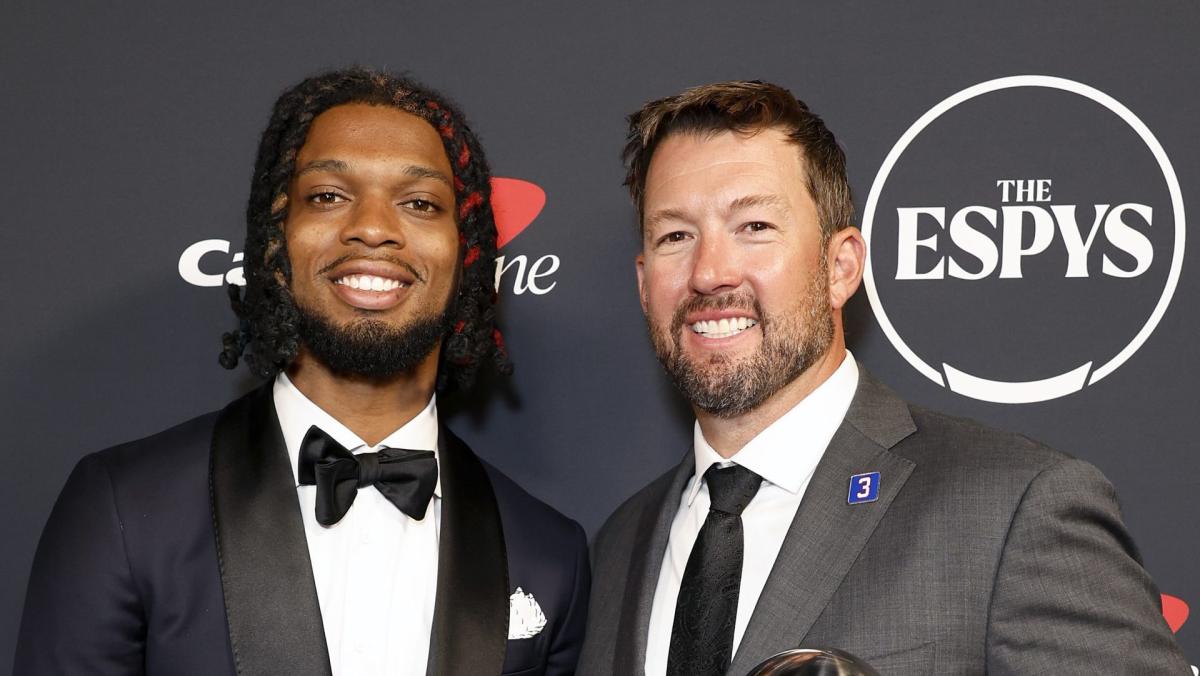 Damar Hamlin Awards ESPY To Buffalo Bills Training Staff That Saved His