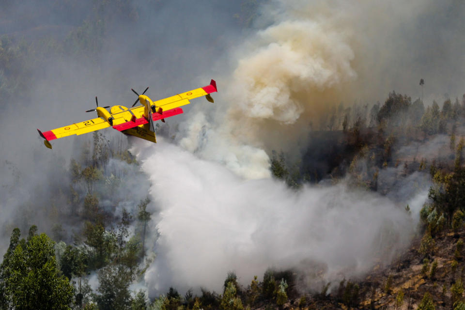 <p>A Spanish Canadair fire fighting aircraft drops water over the Pedrogao Grande forest fire, in central Portugal, June 18, 2017. (Miguel A. Lopes/EPA/Rex/Shutterstock) </p>