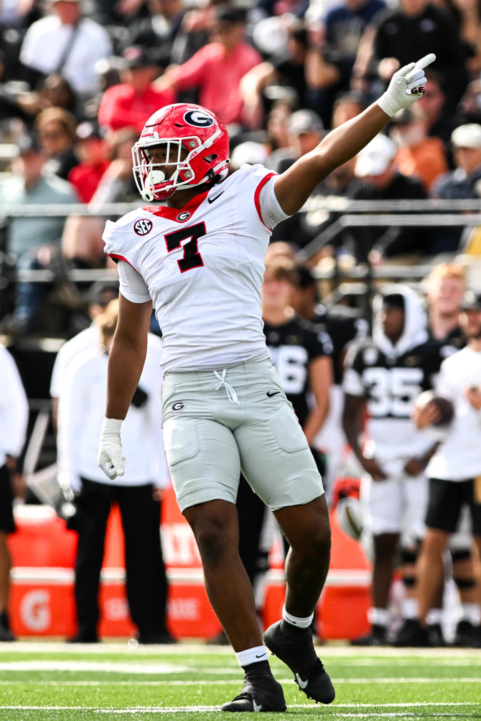 NASHVILLE, TENNESSEE - OCTOBER 14: Marvin Jones, Jr #7 of the Georgia Bulldogs indicates Vanderbilt Commodores false start in the second half at FirstBank Stadium on October 14, 2023 in Nashville, Tennessee. (Photo by Carly Mackler/Getty Images)