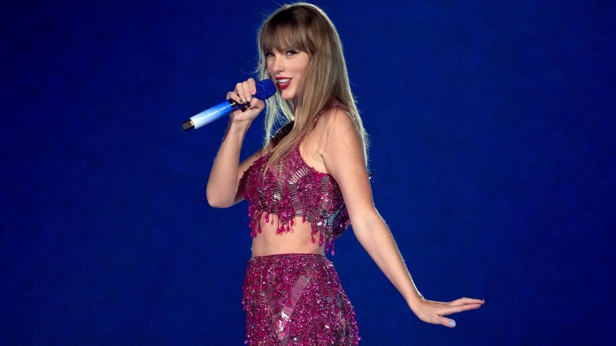 Flavor Flav Shows Off Armful of Friendship Bracelets at Taylor Swift  Concert