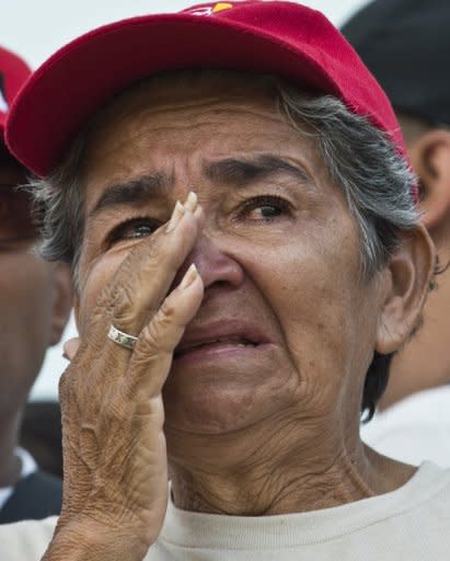 Unter der Anteilnahme hunderttausender Venezolaner ist der Leichnam von Staatschef Hugo Chávez zu seiner vorläufigen Ruhestätte gebracht worden