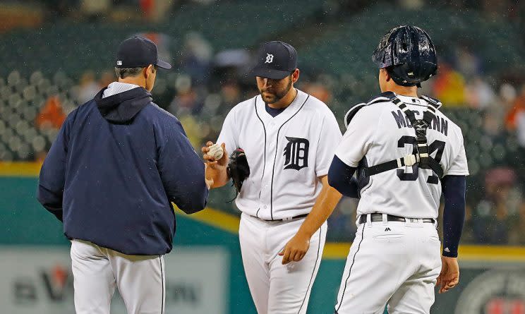 DETROIT, MI - SEPTEMBER 28: Manager Brad Ausmus #7 of the Detroit Tigers takes the ball from Michael Fulmer #32 during the fourth inning of the game against the Cleveland Indians on September 28, 2016 at Comerica Park in Detroit, Michigan. (Photo by Leon Halip/Getty Images)