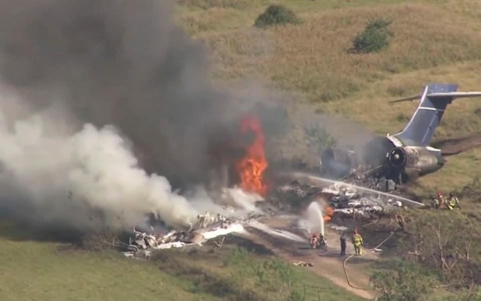 21 people, including 10-year old child, miraculously survive Texas plane crash - KTRK