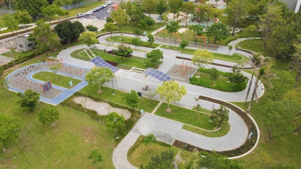 《圖說》台中市黎新公園工程榮獲金質獎。