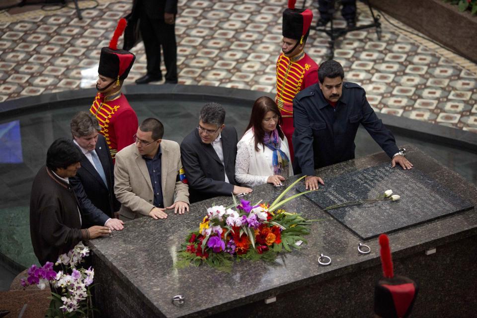 Venezuela's President Nicolas Maduro, right, stands at the tomb of Venezuela's late President Hugo Chavez, along with, from left, Bolivia's President Evo Morales, Argentine's Vice President Amado Boudou, Venezuela's Vice President Jorge Arreaza, Venezuela's Foreign Minister Elias Jaua and first lady Cilia Flores in Caracas, Venezuela, Wednesday, March 5, 2014. Venezuelans are commemorating the one year anniversary of Chavez's death. (AP Photo/Rodrigo Abd)