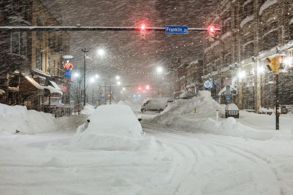 Heavy snowfall in downtown Buffalo