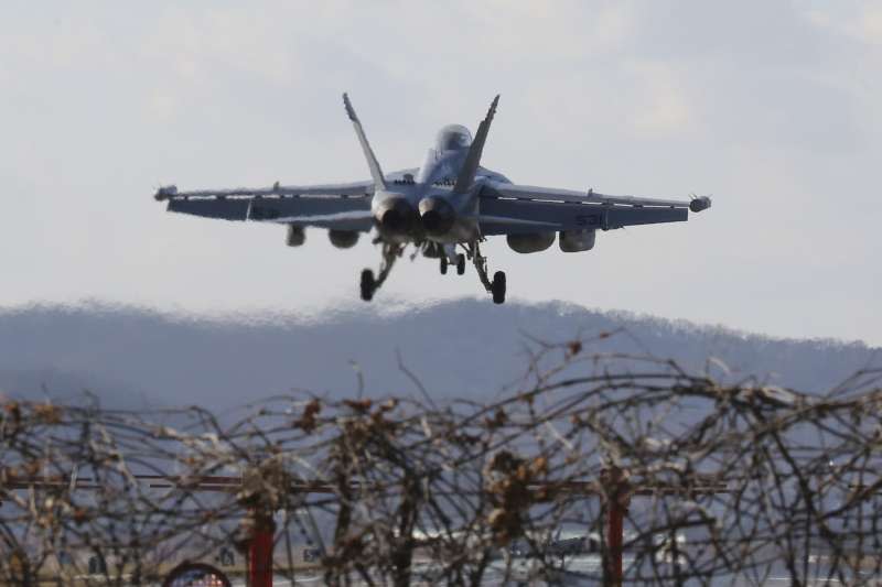 2017年12月4日，美軍EA-18G咆哮者（EA-18G Growler）戰機參加「警戒王牌」（Vigilant Ace）美韓聯合軍演（AP）