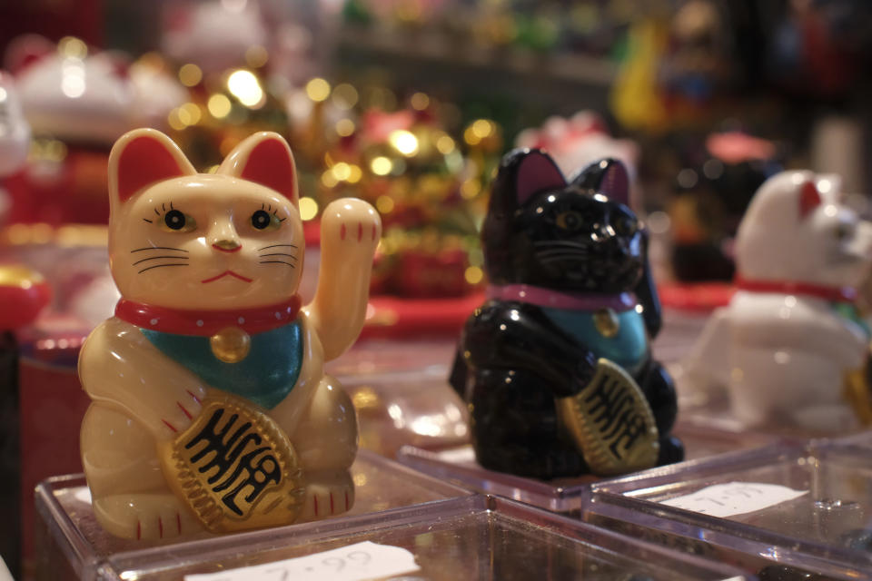 Chinese lucky cat photo taken at f/5.6 using the Fujifilm X100VI