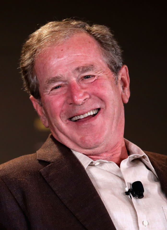 George W. Bush Tal vez George W. Bush debería haberse unido a Jenna en sus clases sobre los efectos perniciosos del consumo de alcohol. Es famoso el ultimátum de Laura Bush a su marido que mantuvo durante años una perniciosa relación con el alcohol. En 1976 fue detenido por conducir borracho. Abandonó la bebida totalmente en 1986.