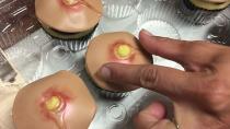 <p>In den USA sind Cupcakes der Hit schlechthin. Doch wenn man diese Cupcakes sieht, dann vergeht schon mal einem der Appetit. Es handelt sich nämlich um kleine Küchlein, die wie ein Pickel aussehen. (Bild: boredpanda.com) </p>