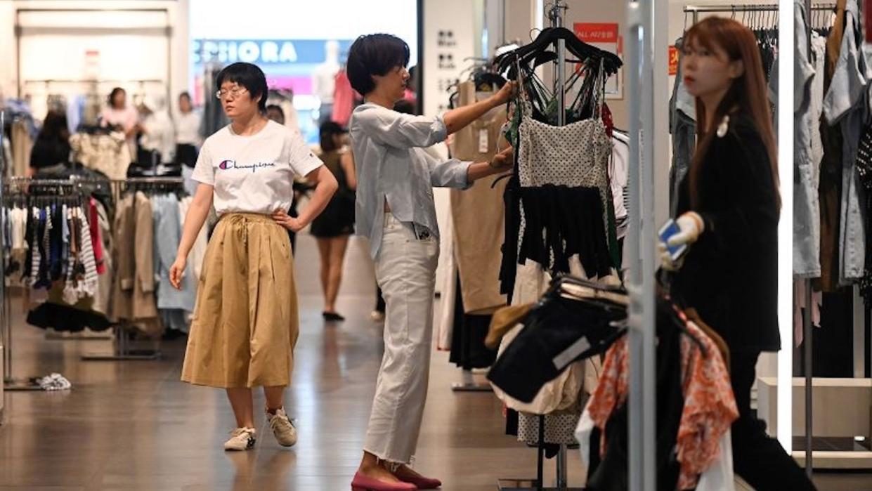 China está considerando prohibir la ropa que 