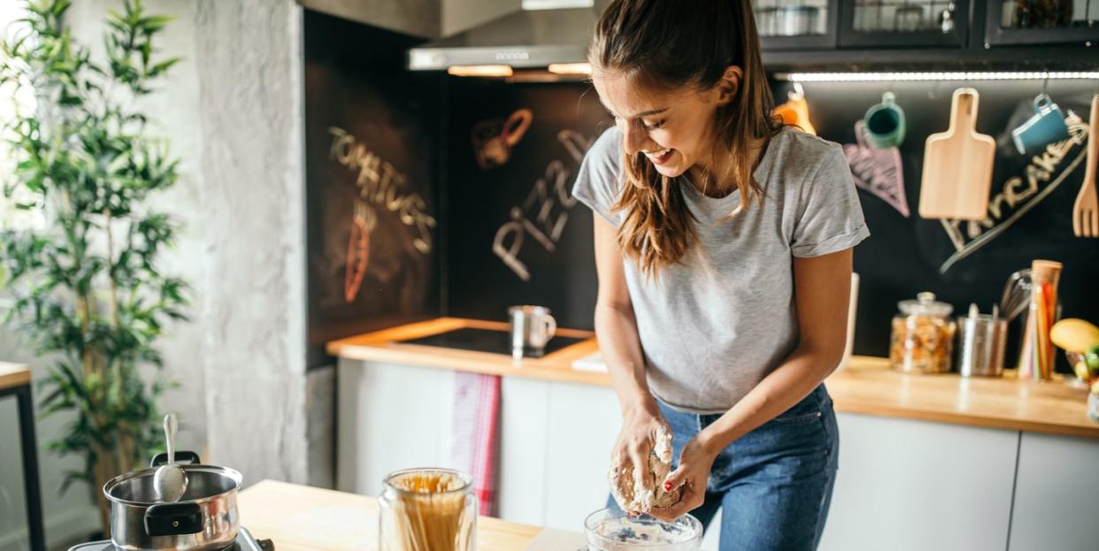 young woman preparing pizza