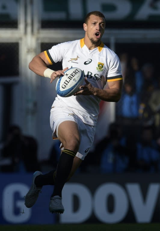 South Africa's Springboks Zane Kirchner transports the ball during the 2015 Rugby World Cup warm-up match against Argentina's Los Pumas at Jose Amalfitani stadium in Buenos Aires, Argentina on August 15, 2015