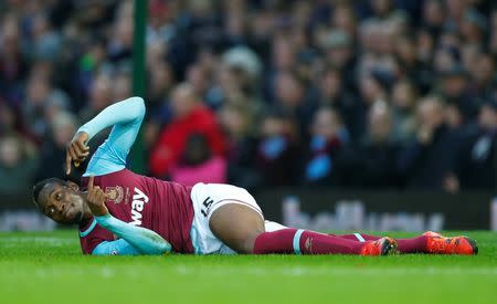 Football Soccer - West Ham United v West Bromwich Albion - Barclays Premier League - Upton Park - 29/11/15 West Ham's Diafra Sakho down injured Reuters / Eddie Keogh Livepic EDITORIAL USE ONLY.