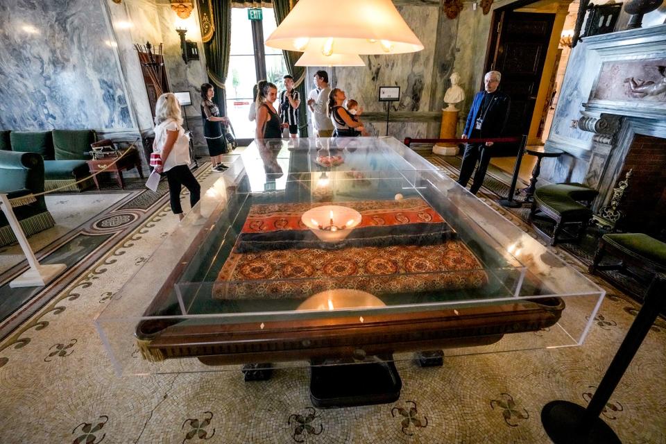 The billiard room at The Breakers, and its Baumgarten Co. pool table, figured in a Season 1 scene, though the table's felt surface was temporarily covered with a new one.