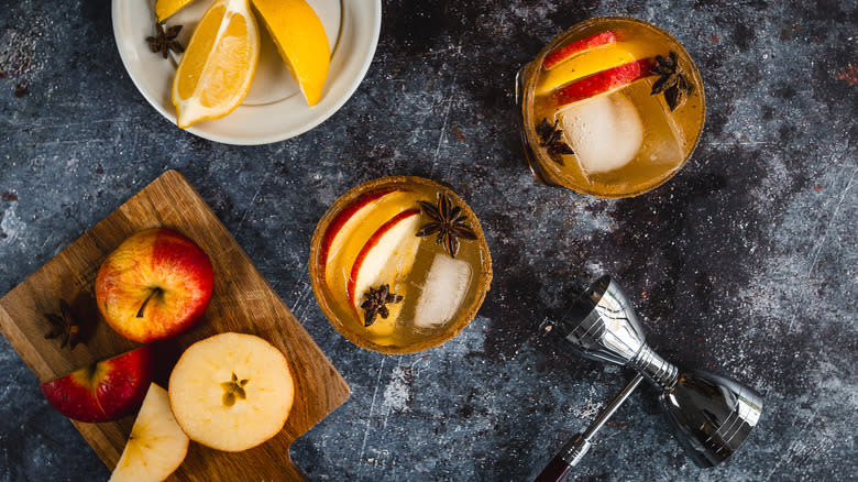 apple cider drinks with garnishes