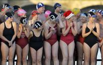 Competitors prepare to take part in the Peter Pan Cup open water swim in the Serpentine Lake at Hyde Park in London, December 25, 2014. Over one hundred swimmers took part in the annual Christmas Day event, swimming in water temperatures of 3-5 degrees celsius. REUTERS/Toby Melville (BRITAIN - Tags: SOCIETY ENVIRONMENT SPORT SWIMMING)