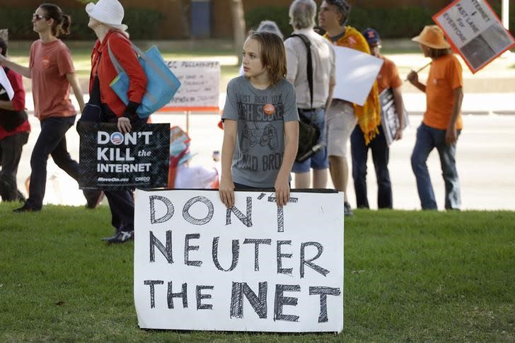 A pro-net neutrality Internet activist rally in the neighborhood where President Obama attended a fundraiser in Los Angeles, July 23, 2014. REUTERS/Jonathan Alcorn