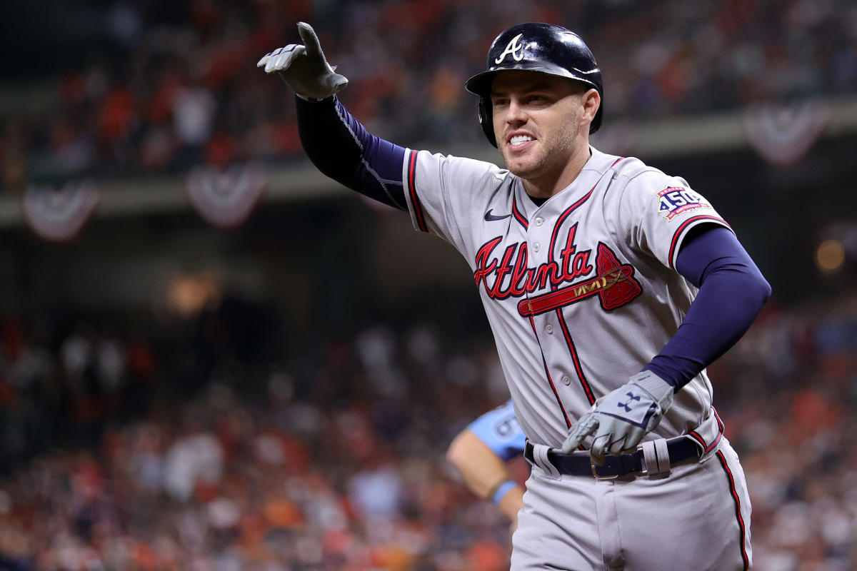 Freddie Freeman says goodbye to Braves fans