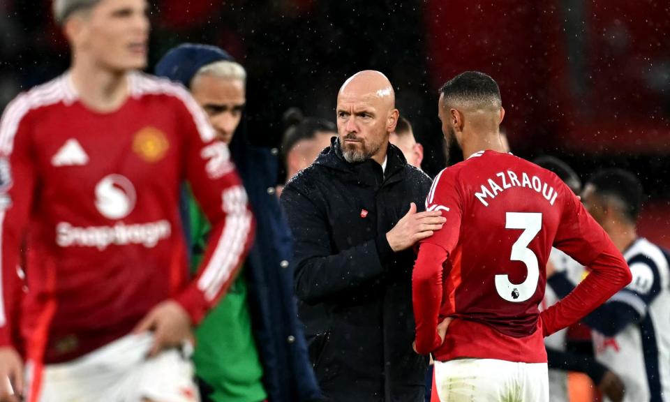 <span>Erik ten Hag consoles his players following Manchester United’s chastening defeat by Tottenham.</span><span>Photograph: Paul Ellis/AFP/Getty Images</span>