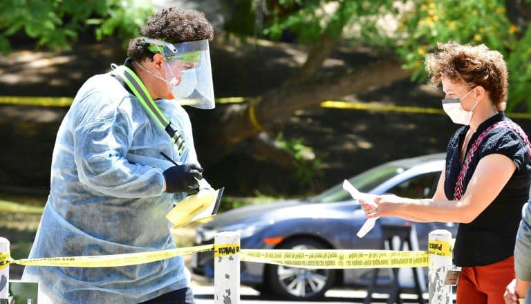 Sur un site de tests du coronavirus à Los Angeles, en Californie, le 30 juin 2020 - Frederic J. BROWN © 2019 AFP