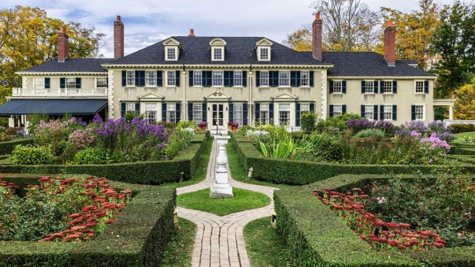 hildene mansion and formal garden at manchester in vermont