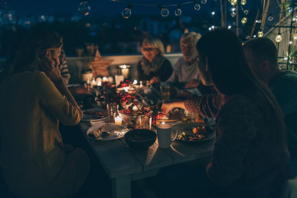 Dine al fresco.