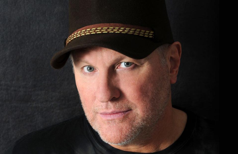 Country crooner Collin Raye performs a free concert Tuesday, July 4 at the Farmington Civic Center.