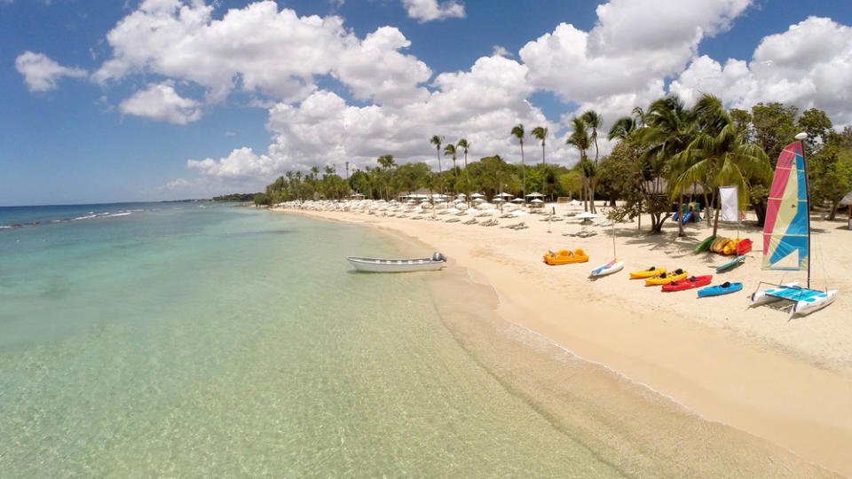 Minitas Beach, einer der Privatstrände des Resorts