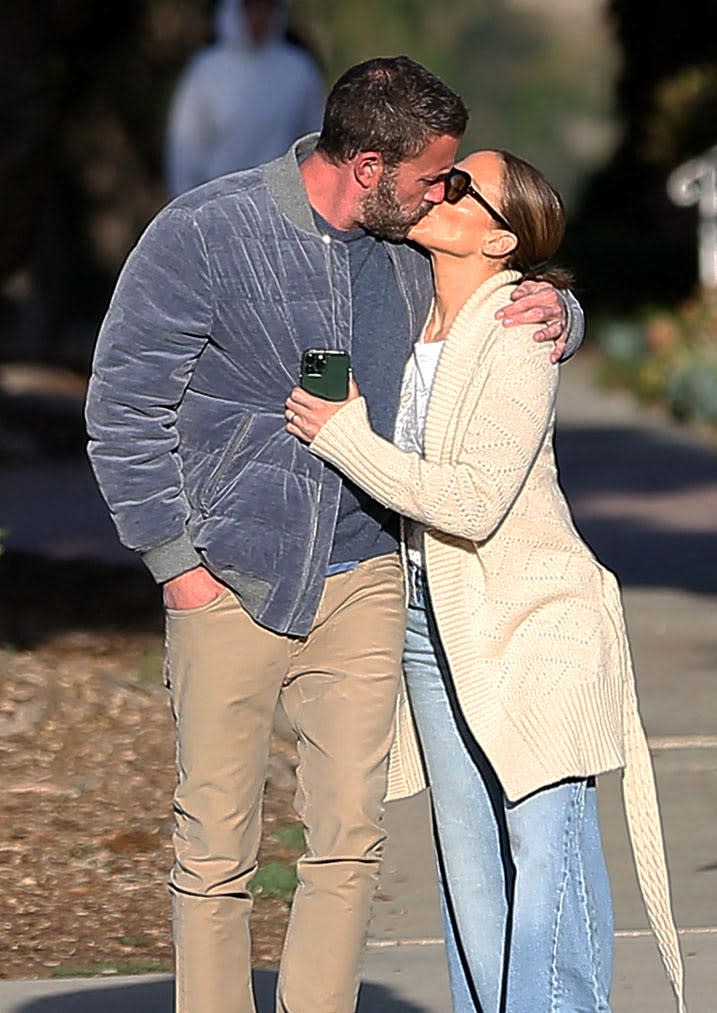 Ben Affleck and Jennifer Lopez 689