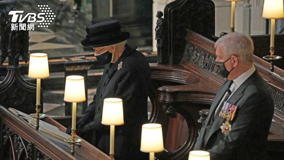 伊莉莎白二世出席菲利浦親王的皇家葬禮。（圖／達志影像路透社）