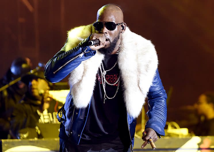 The ladies love R. Kelly. (Photo: Tim Mosenfelder/WireImage)